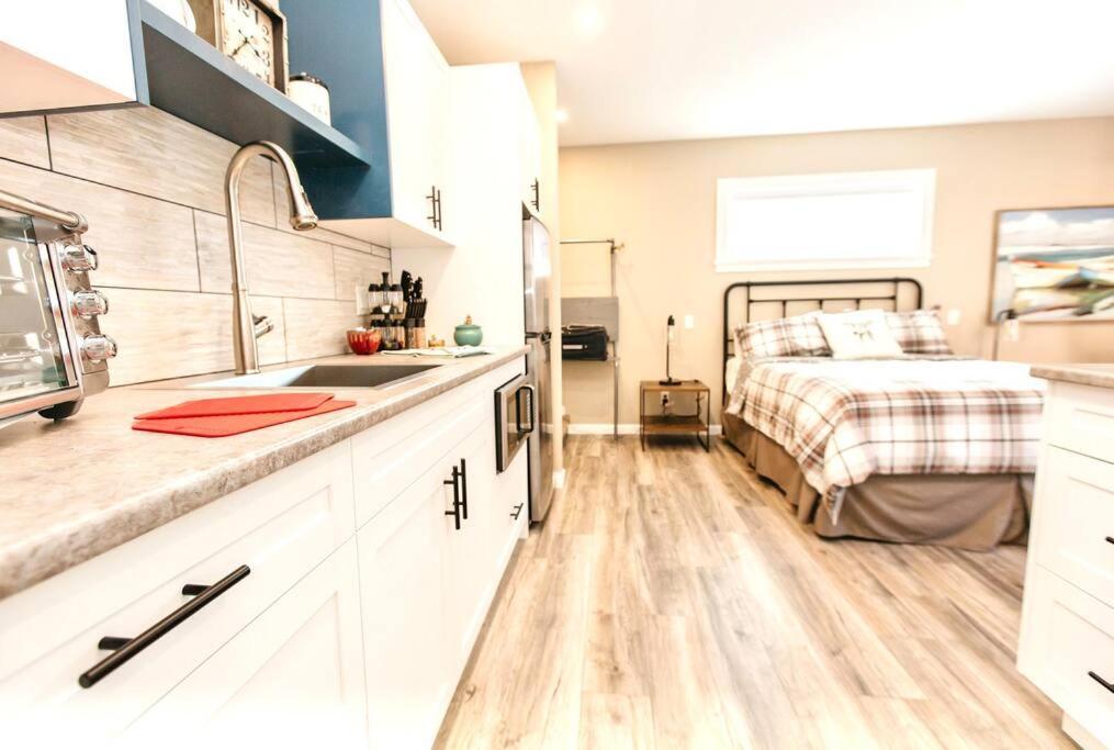 Raincoast Retreat At Shawnigan Lake! Екстериор снимка